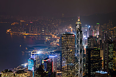 老頭猛吸女大學(xué)奶頭,奶頭守護(hù)者：神秘玩家崛起-1