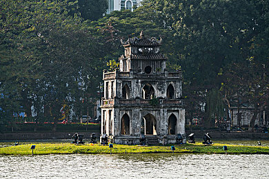 JuliaAnn戰(zhàn)黑人：勇敢女孩挑戰(zhàn)歧視，促種族平等