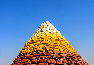 JuliaannXXX與黑人：網(wǎng)紅新戀情甜蜜，顏值才藝獲關(guān)注