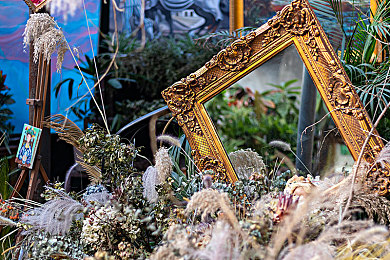 9分42秒頭撞玻璃視頻：驚險(xiǎn)9秒！女子家中頭部撞擊玻璃，安全警鐘長鳴-4